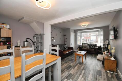 Open plan lounge / dining room