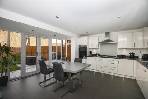 Living dining kitchen