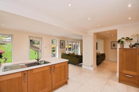 Open plan living / dining kitchen