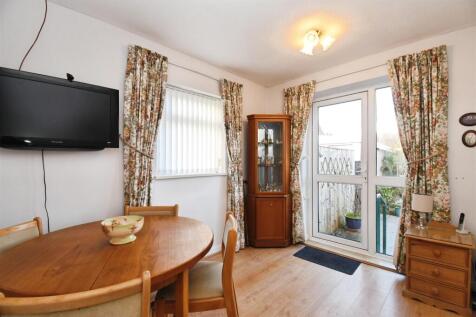 Bedroom two / dining room