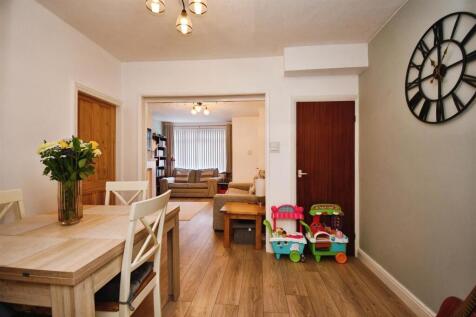 Open plan lounge / dining room