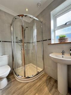 Ensuite shower room