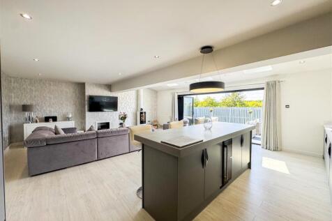Kitchen/Entertaining/Lounge