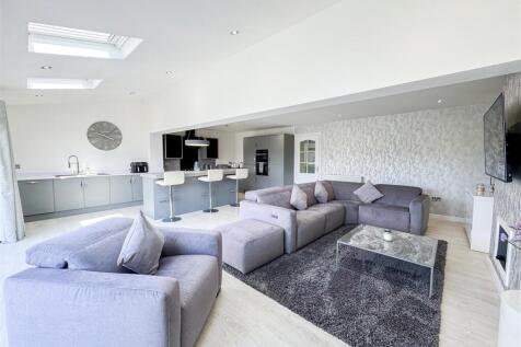 Kitchen/Entertaining/Lounge