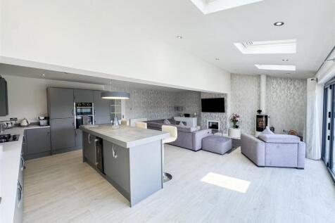 Kitchen/Entertaining/Lounge