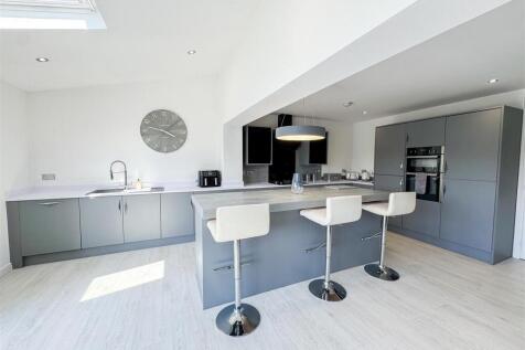 Kitchen/Entertaining/Lounge