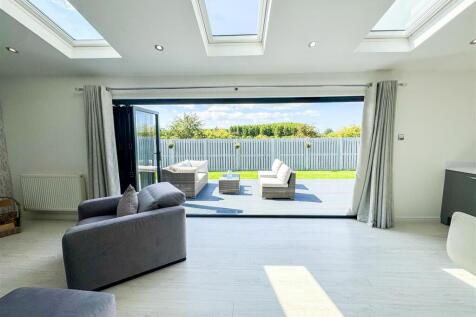 Kitchen/Entertaining/Lounge