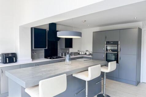 Kitchen/Entertaining/Lounge
