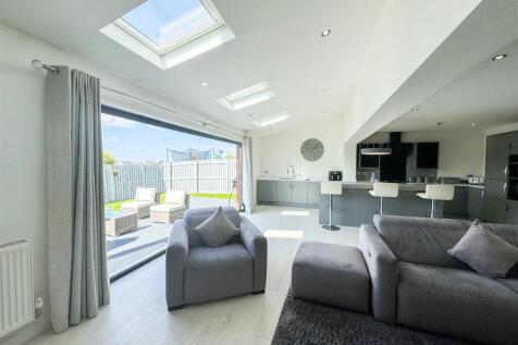 Kitchen/Entertaining/Lounge