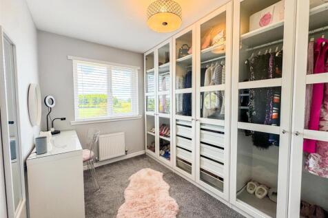 Bedroom/Dresser