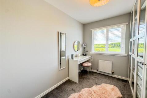 Bedroom/Dresser
