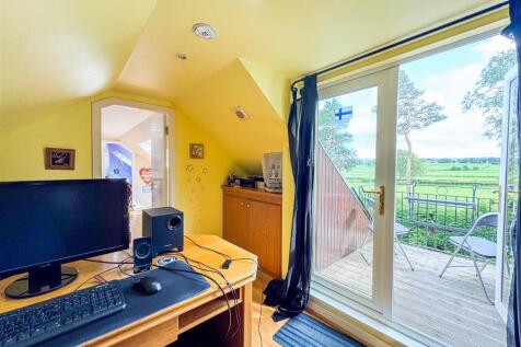 Bedroom/Office