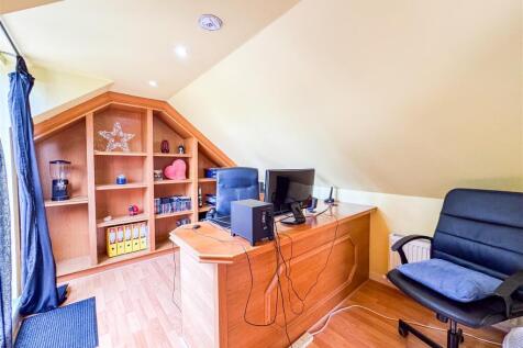 Bedroom/Office