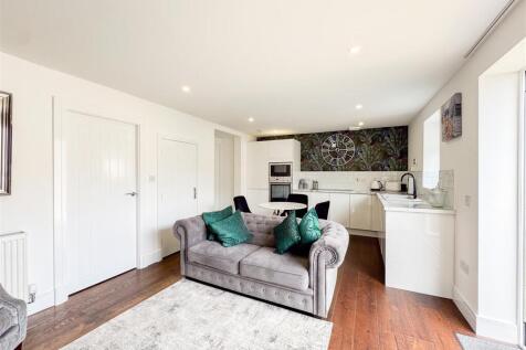 Lounge/Dining Kitchen