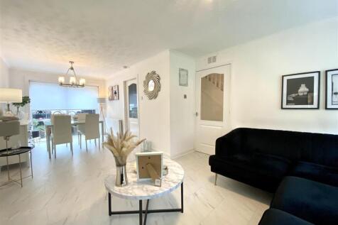 Lounge/Dining