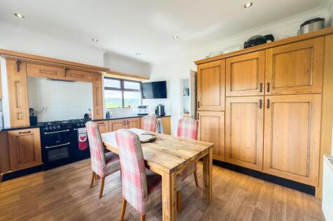 Dining kitchen