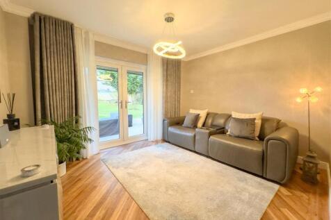 Sitting/ Dining room