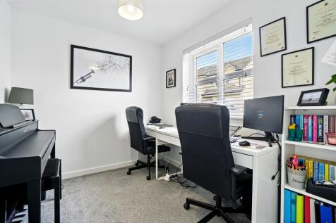 Bedroom 5 / Office