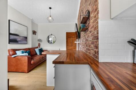 Lounge / Kitchen