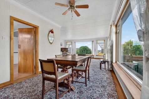 Dining Lounge