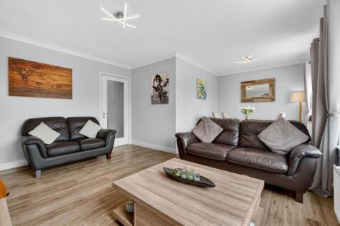 Lounge / Dining Area
