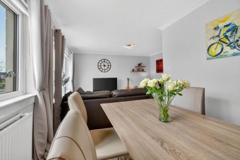 Lounge / Dining Area