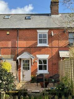 2 bedroom mid terrace cottage