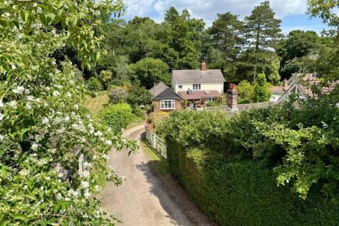 A 4 bedroom detached house
