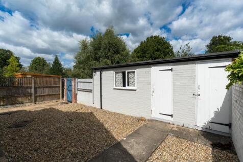3-MeadowRiseRoad-005.jpg