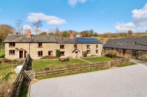Court Farm House &amp; Cottages