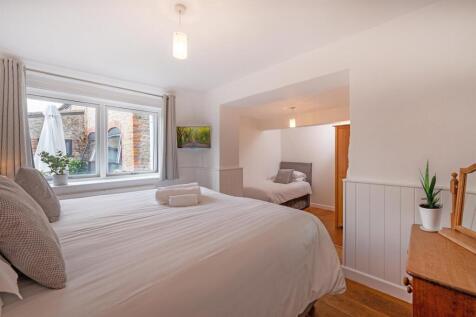 walnut-Bed6.jpg