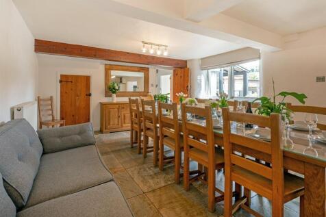 walnut-diningnpatio.jpg