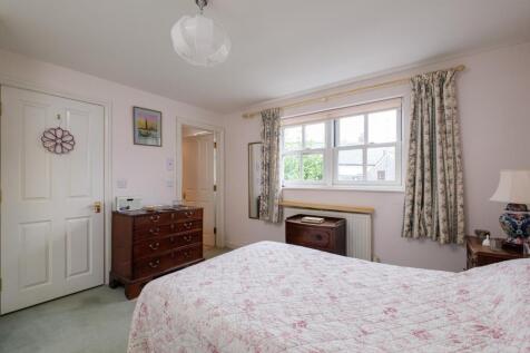 BEDROOM.jpg