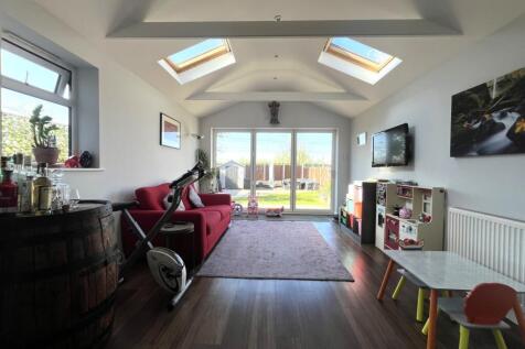 Extended Lounge
