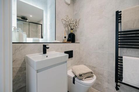 Bedroom 2 - en-suite