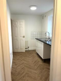 Kitchen 2.JPG