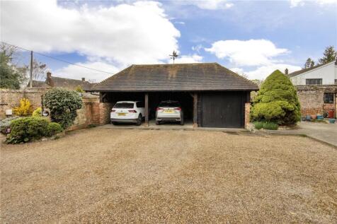 Garage/Car Port