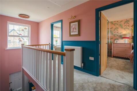 Ivy House-Landing