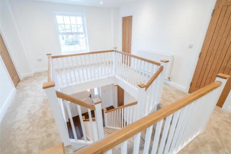 Manor House-Landing
