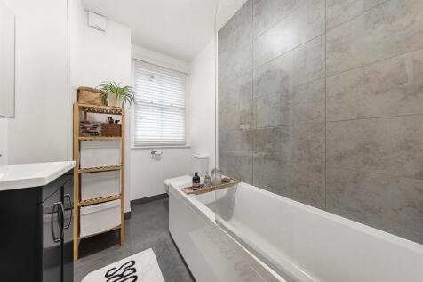 Bathroom 2.jpg