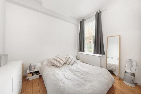 Bedroom 1.jpg