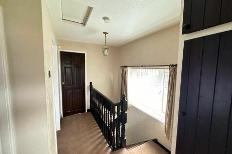 FIRST FLOOR LANDING