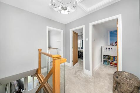 FIRST FLOOR LANDING