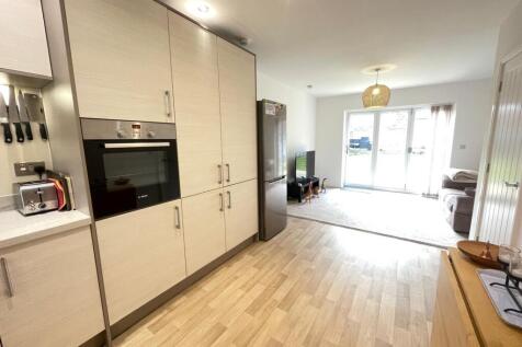 LIVING/KITCHEN