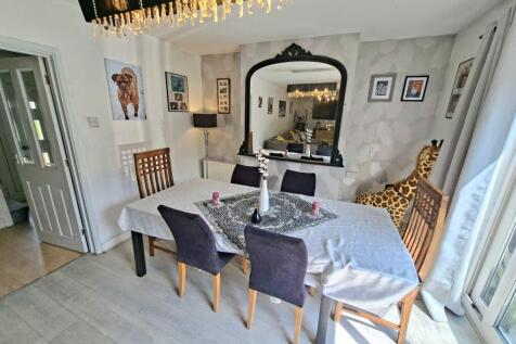 LOUNGE/ DINING ROOM
