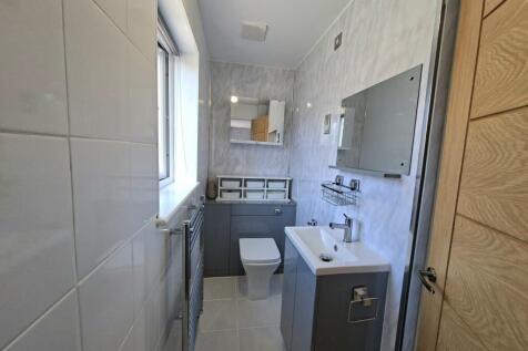 BEDROOM ONES ENSUITE