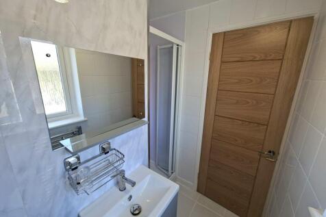 BEDROOM ONES ENSUITE