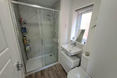 BEDROOM ONE ENSUITE