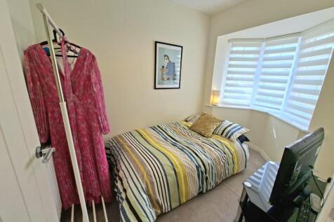 BEDROOM FIVE/STUDY