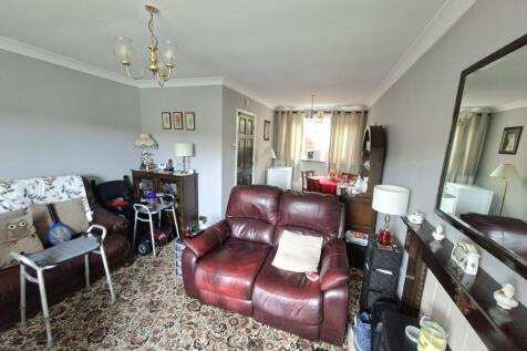 LIVING ROOM/DINING AREA